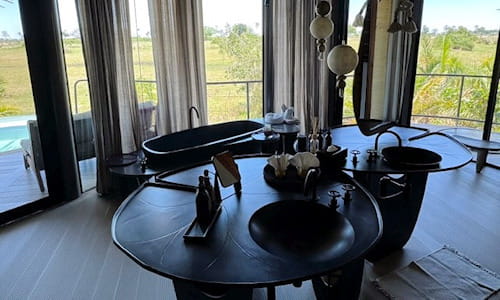 Lodging accommodations in Botswana - table with decorations